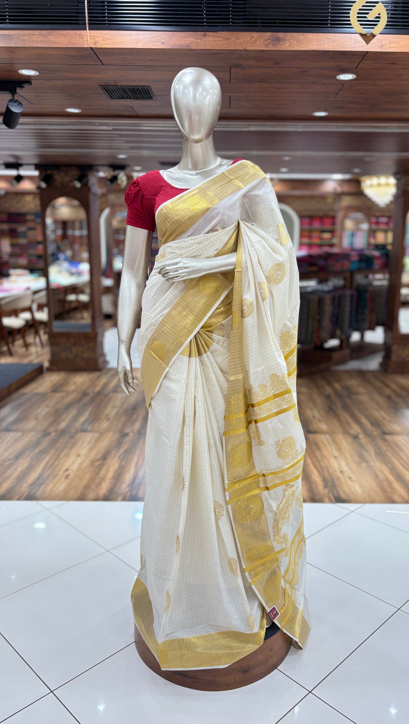 Kerala Traditional Saree | Spun & Woven | Lightweight Soft Fabric | Elegant Ethnic Wear for a Refined and Timeless Look | Golden Rich Pallu & Running Blouse