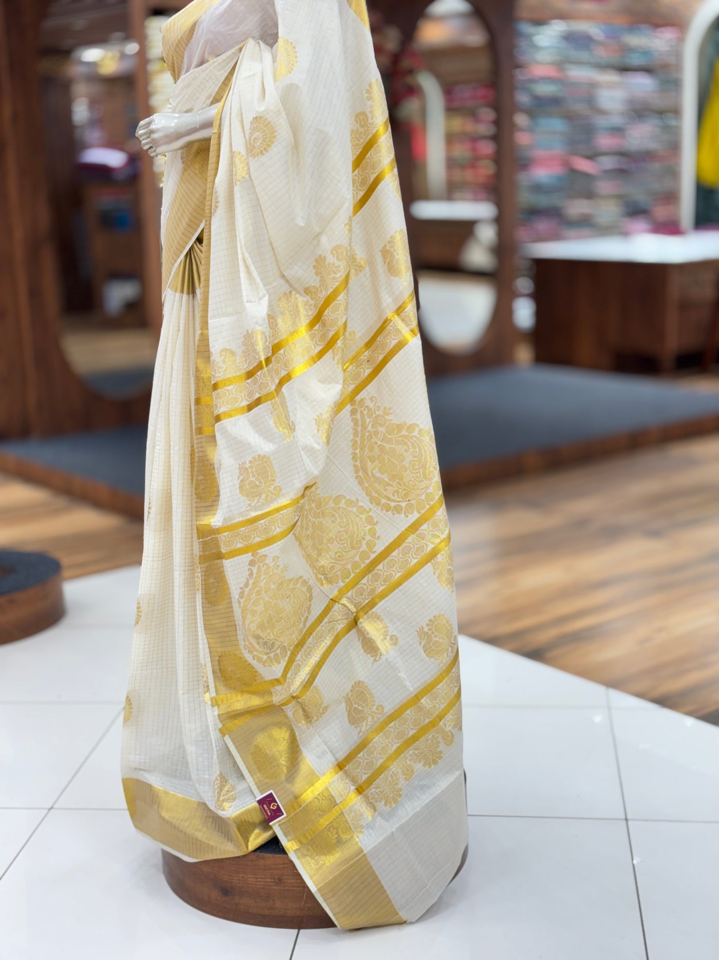 Kerala Traditional Saree | Spun & Woven | Lightweight Soft Fabric | Elegant Ethnic Wear for a Refined and Timeless Look | Golden Rich Pallu & Running Blouse
