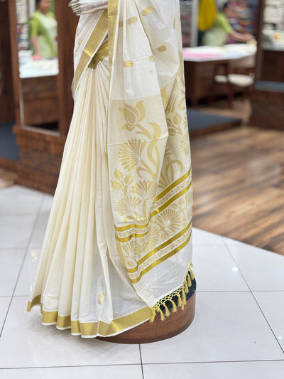 Kerala Traditional Saree | Spun & Woven | Lightweight Soft Fabric | Elegant Ethnic Wear for a Refined and Timeless Look | Golden Rich Pallu & Running Blouse