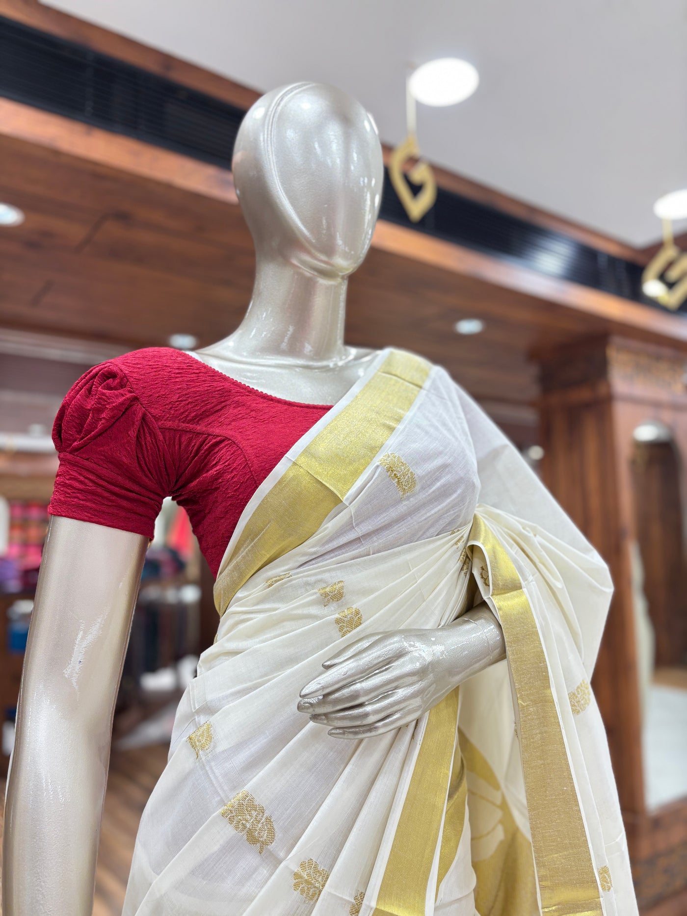 Kerala Traditional Saree | Spun & Woven | Lightweight Soft Fabric | Elegant Ethnic Wear for a Refined and Timeless Look | Golden Rich Pallu & Running Blouse